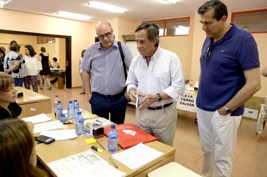 Recogida de Libros Banco de Municipal de Libros - Visita de las autoridades al banco de libros.