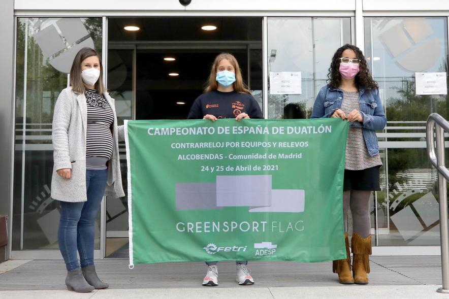 Concejal María Espín Jiménez, Cristina Martínez y Participante. Campeonato de España de Duatlón. 2021