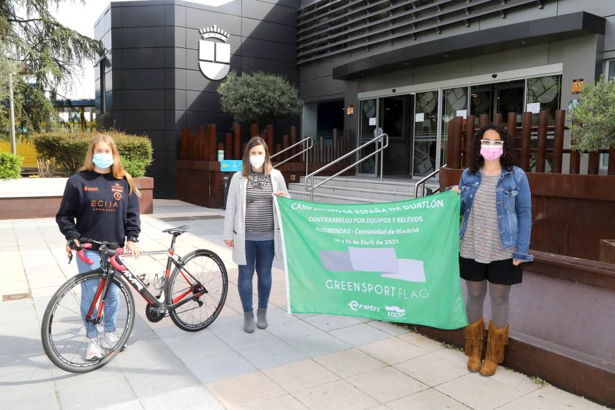 Concejal María Espín Jiménez, Cristina Martínez y Participante. Campeonato de España de Duatlón. 2021