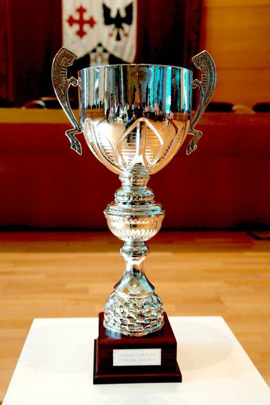 Recepción Equipo de Baloncesto por su Ascenso de Liga - Primer plano del trofeo de Baloncesto.