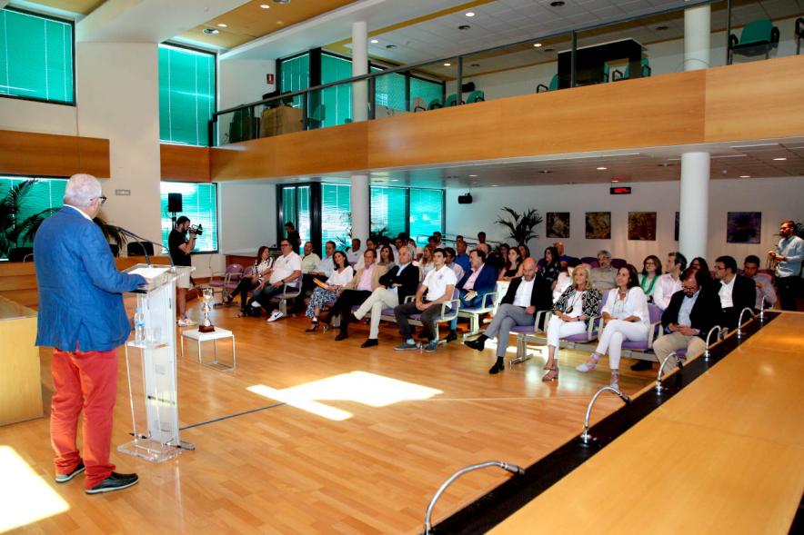 Recepción Equipo de Baloncesto por su Ascenso de Liga - Panorámica de la recepción  y la primera fila de autoridades. 