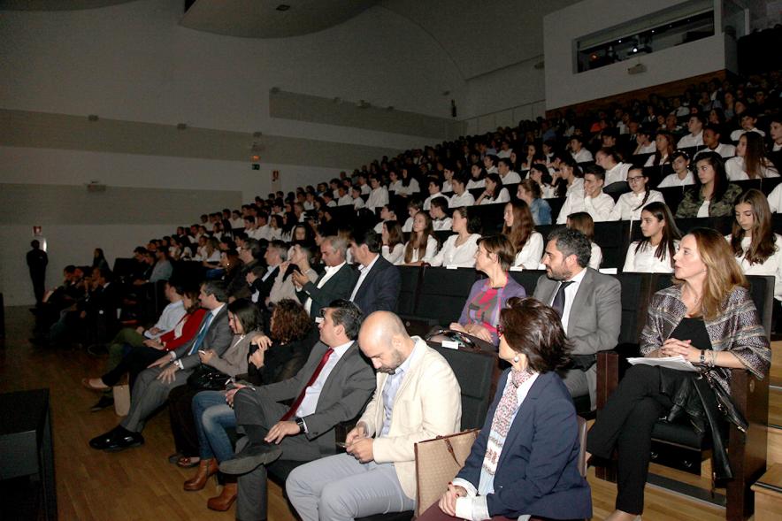 Entrega 100 Becas FUNDAL 2016 - Imagen del público asistente al acto.