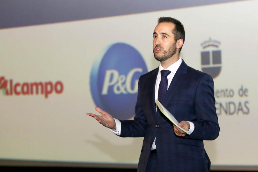Entrega de 100 Becas FUNDAL 2019 - Imagen presentador de la gala.