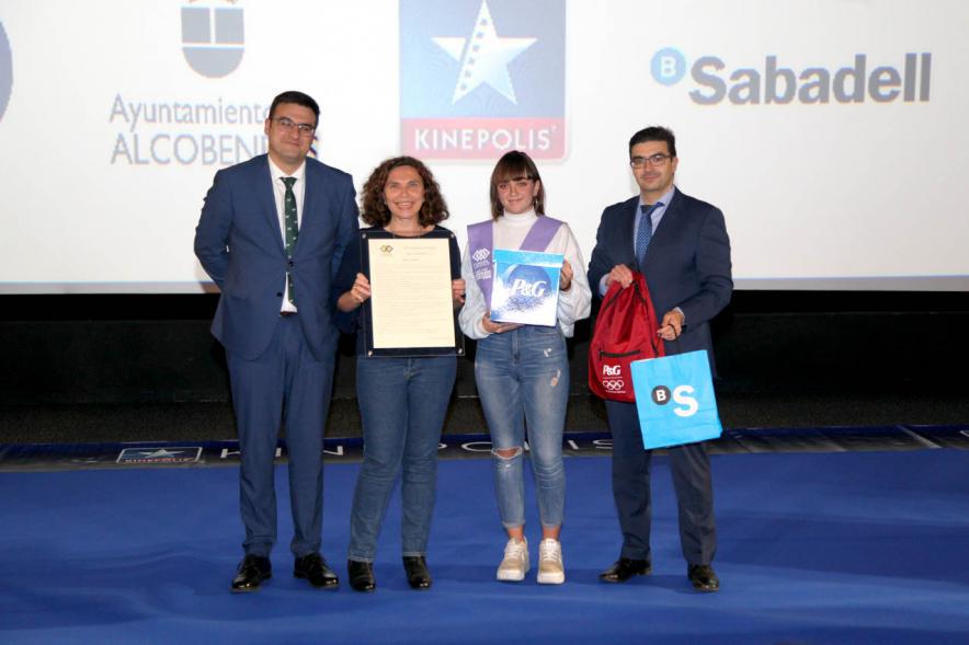 Entrega de 100 Becas FUNDAL 2019 - Imagen del vicealcalde  Miguel Ángel Arranz y otras autoridades en un momento de loa entrega de becas.