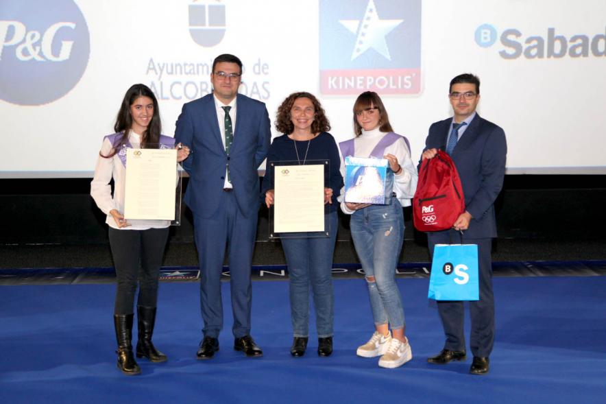 Entrega de 100 Becas FUNDAL 2019 -  Imagen del vicealcalde  Miguel Ángel Arranz y otras autoridades en un momento de loa entrega de becas.
