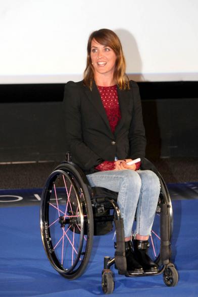 Entrega de 100 Becas FUNDAL 2019 - Imagen de la atleta paralímpica que ha entregado algunas becas.