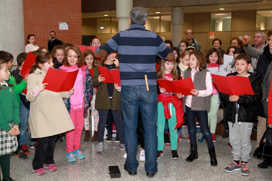 Inauguración del Belén Municipal 2016 - Los niños cantando villancicos.
