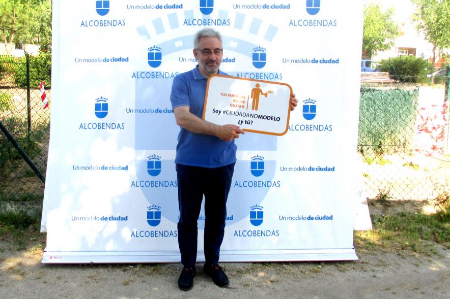 Día del Medio Ambiente - Bocadillos - Participante con lema solidario.