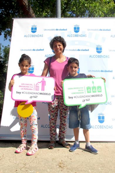 Día del Medio Ambiente - Bocadillos - Dos niños con mensajes solidarios.