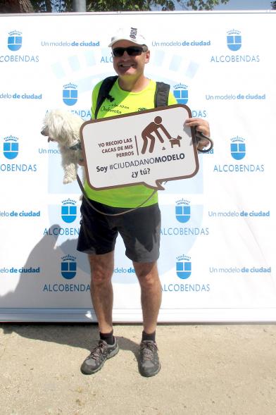 Día del Medio Ambiente - Bocadillos - Ciudadano con su mascota y su mensaje.