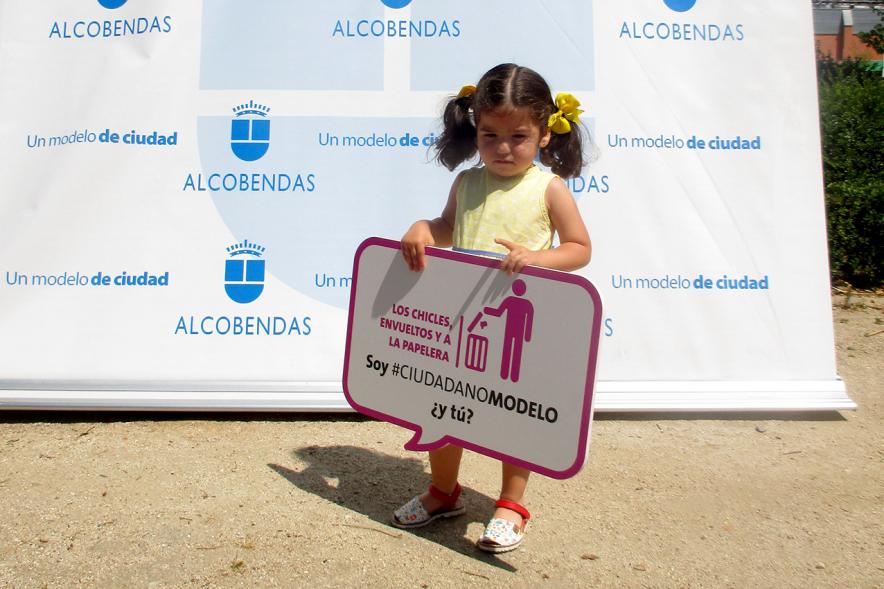 Día del Medio Ambiente - Bocadillos -Una niña con su mensaje
