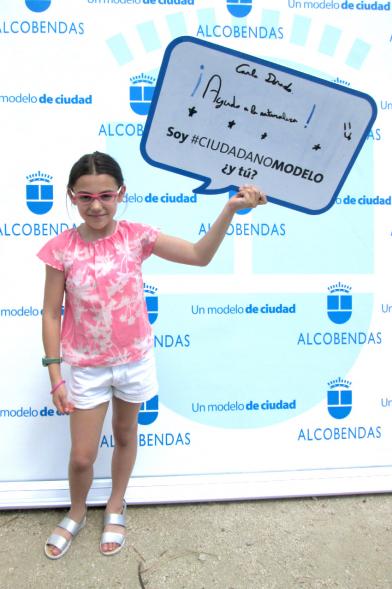 Día del Medio Ambiente - Bocadillos -Una niña con un  mensaje ambiental propio.