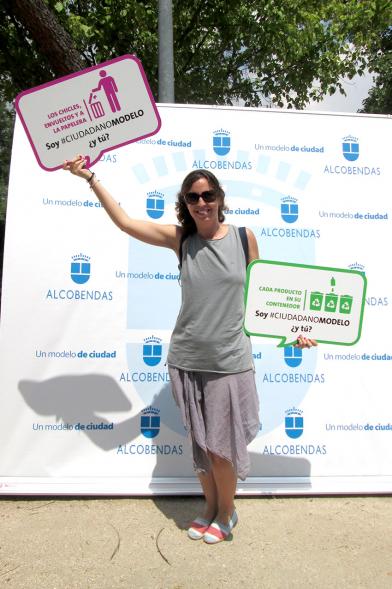 Día del Medio Ambiente - Bocadillos - Ciudadana con su mensaje medioambiental.