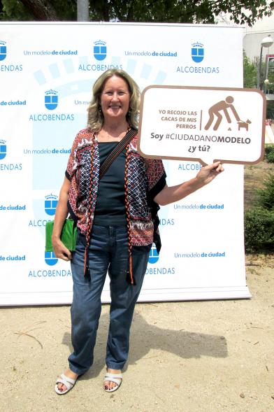 Día del Medio Ambiente - Bocadillos - Ciudadana con su mensaje medioambiental.