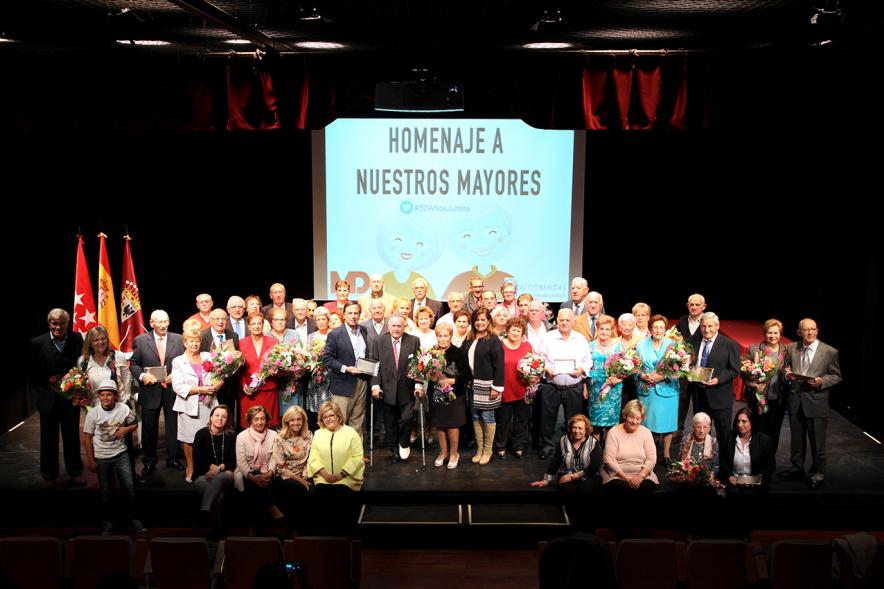 Homenaje Bodas de Oro 2017 - imagen grupal de todos los homenajeados.