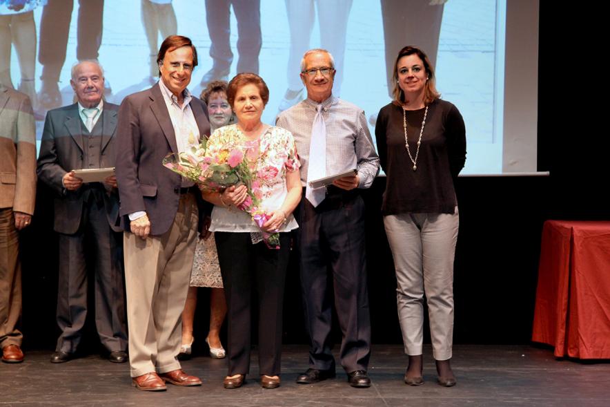 Homenaje Bodas de Oro 2017 -  El alcalde con los homenajeados.