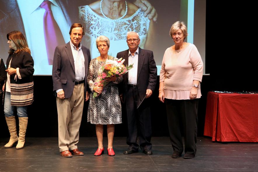 Homenaje Bodas de Oro 2017 - El alcalde con los homenajeados.