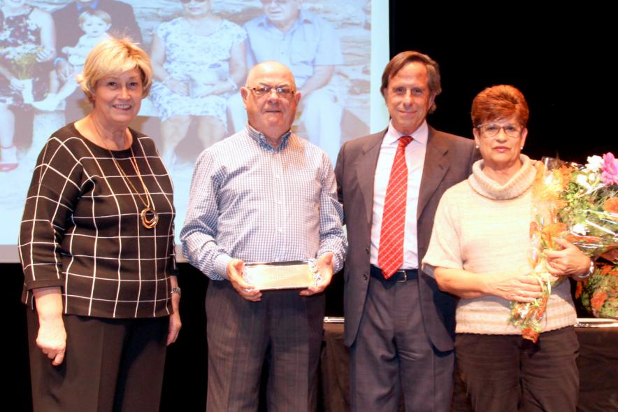 Alcalde Ignacio de Vinuesa junto a Pareja Homenajeada. 