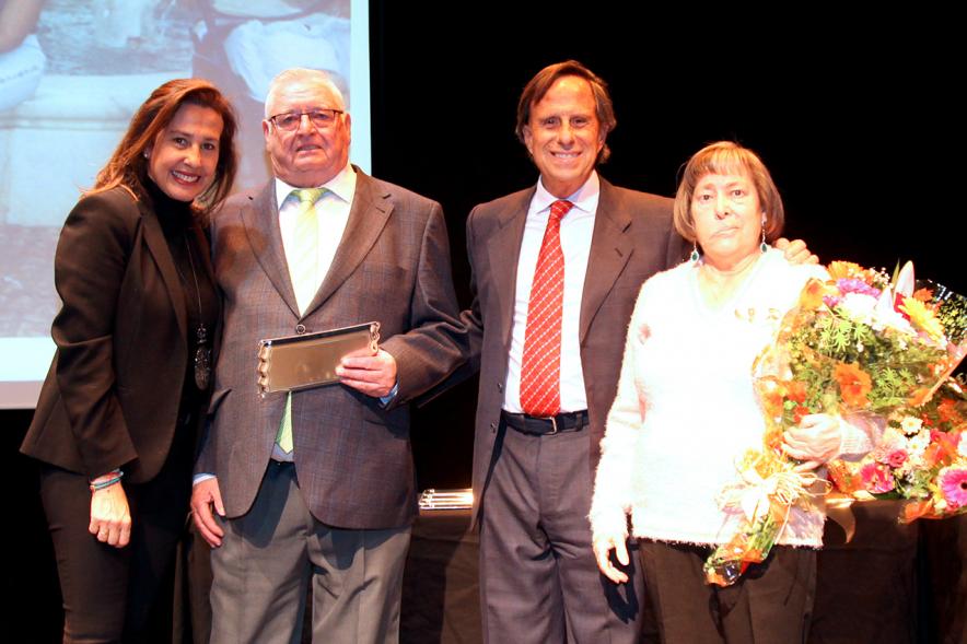 Alcalde Ignacio de Vinuesa junto a Pareja Homenajeada. 