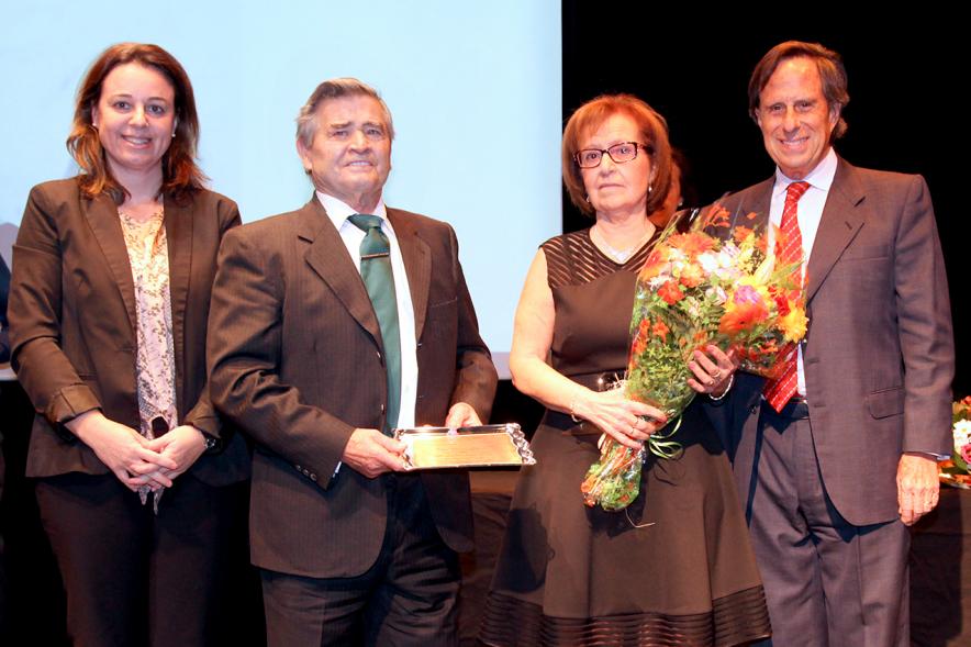 Alcalde Ignacio de Vinuesa junto a Pareja Homenajeada. 