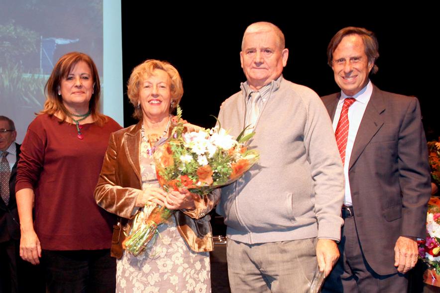 Alcalde Ignacio de Vinuesa junto a Pareja Homenajeada. 