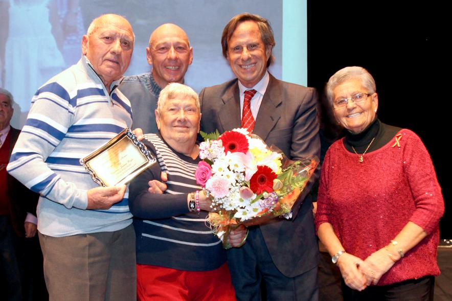 Alcalde Ignacio de Vinuesa junto a Pareja Homenajeada. 