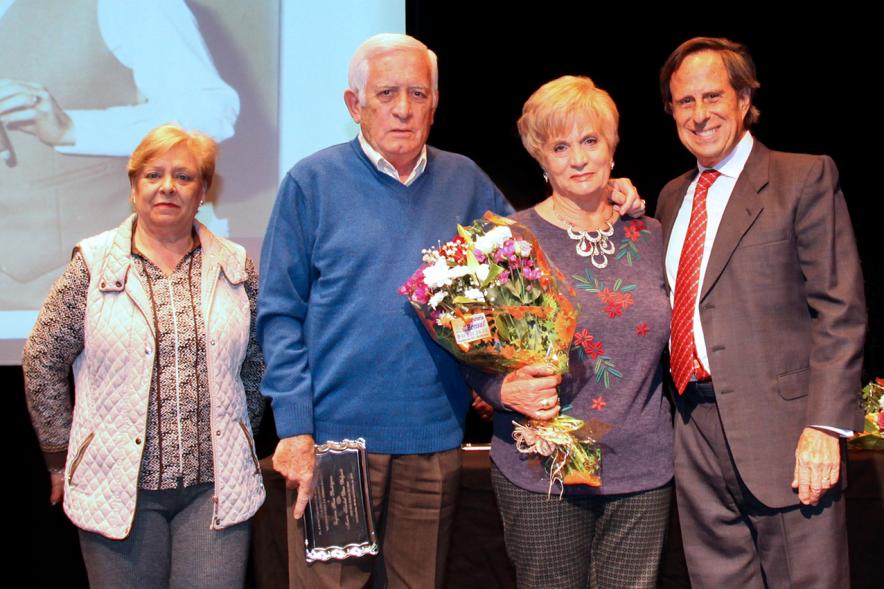 Alcalde Ignacio de Vinuesa junto a Pareja Homenajeada. 