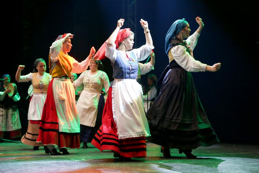 Fiesta del Bollu 2018 - Imagen de un grupo de danza asturiano en un momento de su actuación.