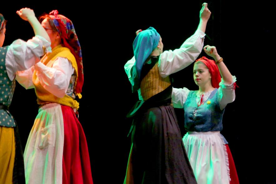 Fiesta del Bollu 2018 - Imagen de un grupo de danza asturiano en un momento de su actuación.