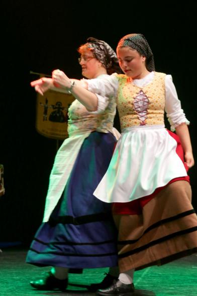 Fiesta del Bollu 2018 - Imagen de un grupo de danza asturiano en un momento de su actuación.