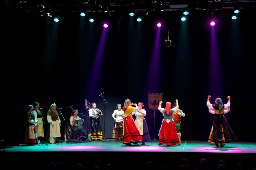 Fiesta del Bollu 2018 -  Imagen de un grupo de danza asturiano en un momento de su actuación.