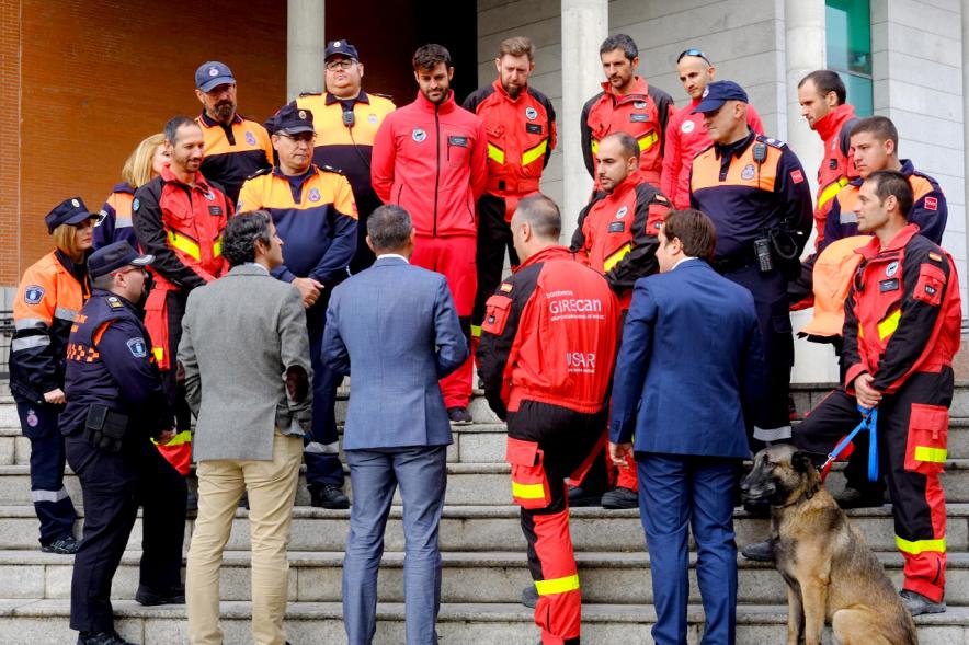 Representación del consistorio, Autoridades y Bomberos del GIRECAN.