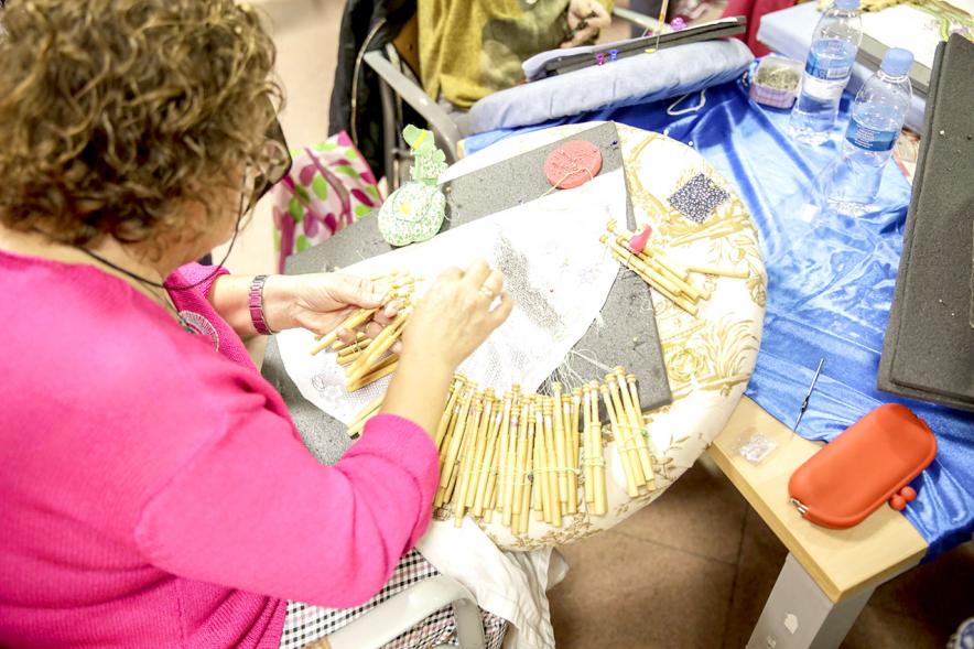 Participante bordadora de bolillo. Festival Entrecasas 2019 - 