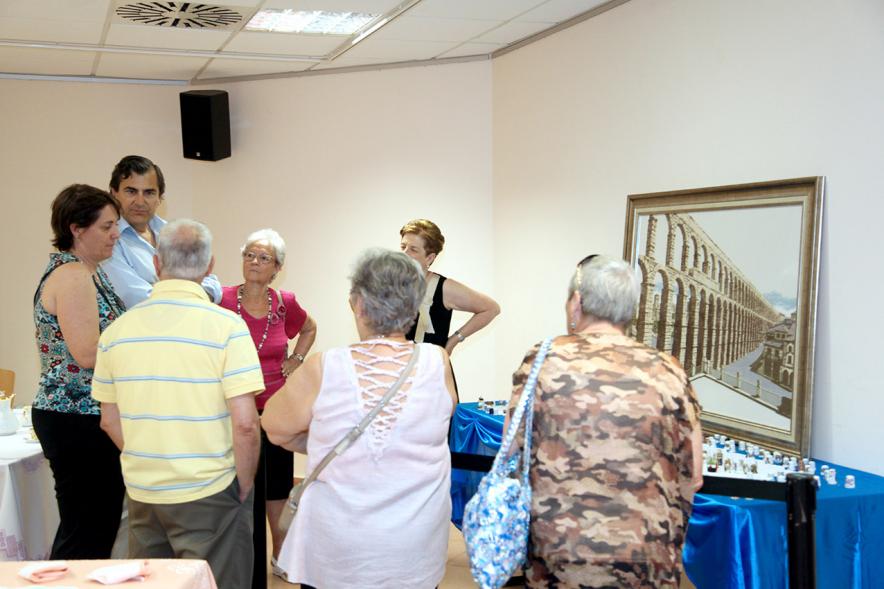 Inauguración Exposición de Bordados Casa de Extremadura - Grupo organizador y el alcalde.