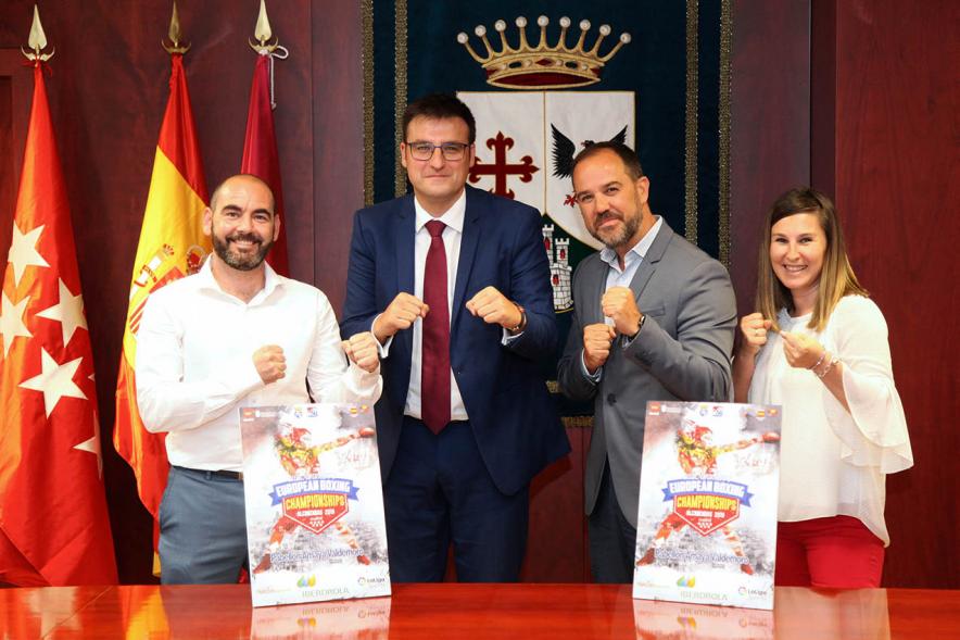 Presentación del Campeonato Europeo de Boxeo Femenino - Imagen de un momento de la presentación donde podemos ver al  vicealcalde Miguel Ángel Arranz,la concejala de Deportes María Espín,  el directo general de Deportes de la Comunidad de Madrid Javier Orcaray; y el presidente de la Federación Española de Boxeo, Felipe Martínez.