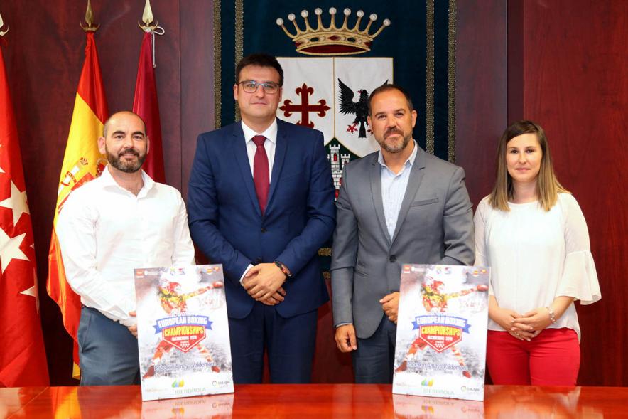 Presentación del Campeonato Europeo de Boxeo Femenino - Imagen de un momento de la presentación donde podemos ver al  vicealcalde Miguel Ángel Arranz,la concejala de Deportes María Espín,  el directo general de Deportes de la Comunidad de Madrid Javier Orcaray; y el presidente de la Federación Española de Boxeo, Felipe Martínez.