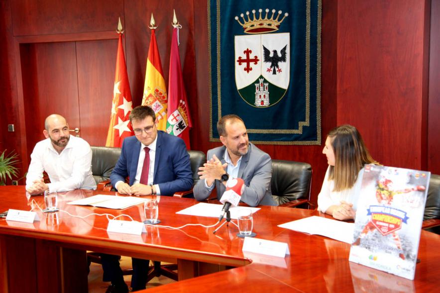Presentación del Campeonato Europeo de Boxeo Femenino - Imagen de un momento de la presentación donde podemos ver al  vicealcalde Miguel Ángel Arranz ,la concejala de Deportes María Espín,  el directo general de Deportes de la Comunidad de Madrid Javier Orcaray y el presidente de la Federación Española de Boxeo, Felipe Martínez.