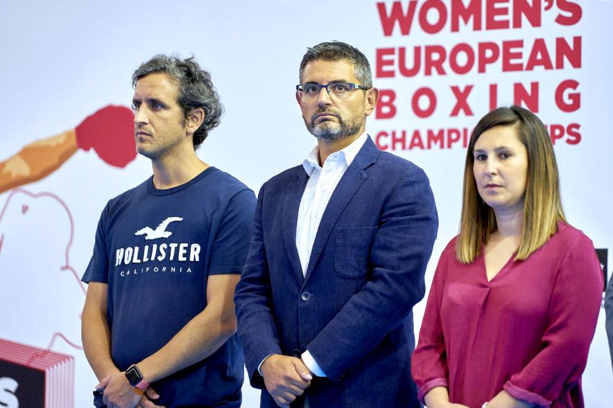 Inauguración Campeonato de Boxeo Amateur Femenino - Imagen del alcalde Rafael Sánchez Acera, la concejala de Deportes María Espín y Aitor Retolaza de la Junta de Gobierno en un momento de la inauguración. 
