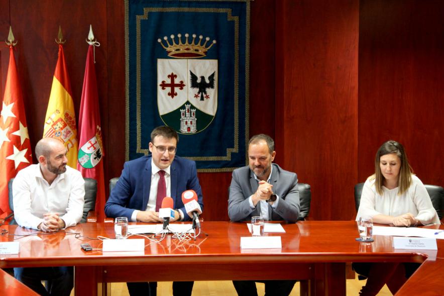 Presentación del Campeonato Europeo de Boxeo Femenino - Imagen de un momento de la presentación donde podemos ver al  vicealcalde Miguel Ángel Arranz, la concejala de Deportes María Espín,  el directo general de Deportes de la Comunidad de Madrid Javier Orcaray y el presidente de la Federación Española de Boxeo, Felipe Martínez.