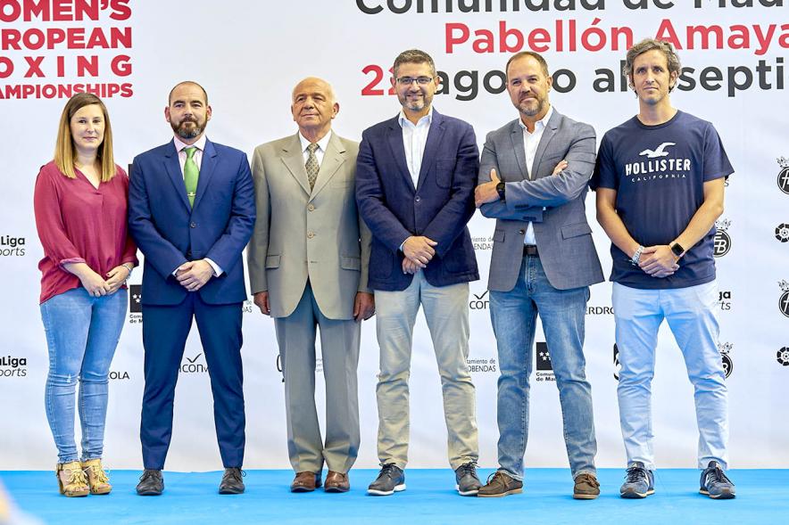 Inauguración Campeonato de Boxeo Amateur Femenino -  Imagen del alcalde Rafael Sánchez Acera, la concejala de Deportes María Espín; el director general de Deportes de la Comunidad de Madrid Javier Orcaray y el presidente de la Federación Española de Boxeo Felipe Martínez y otras autoridades.