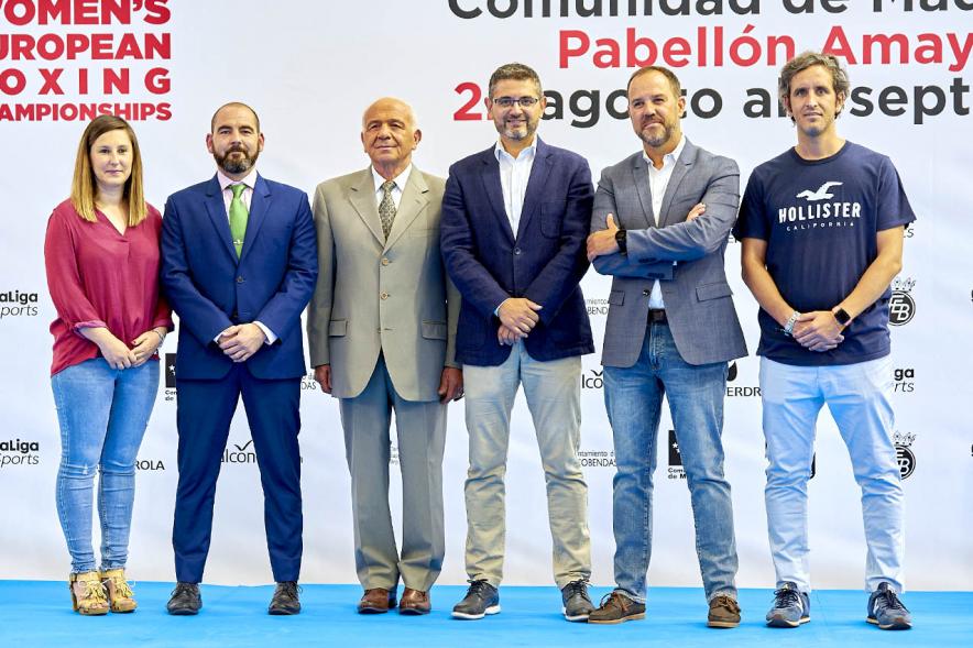 Inauguración Campeonato de Boxeo Amateur Femenino - Imagen del alcalde Rafael Sánchez Acera, la concejala de Deportes María Espín; el director general de Deportes de la Comunidad de Madrid Javier Orcaray y el presidente de la Federación Española de Boxeo Felipe Martínez y otras autoridades.
