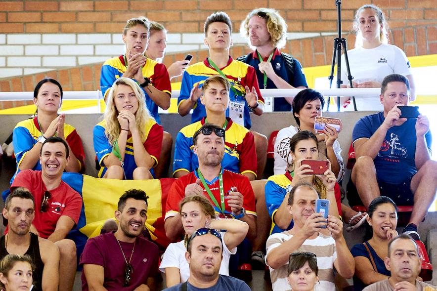 Inauguración Campeonato de Boxeo Amateur Femenino - Imagen del público en las gradas siguiendo los combates.