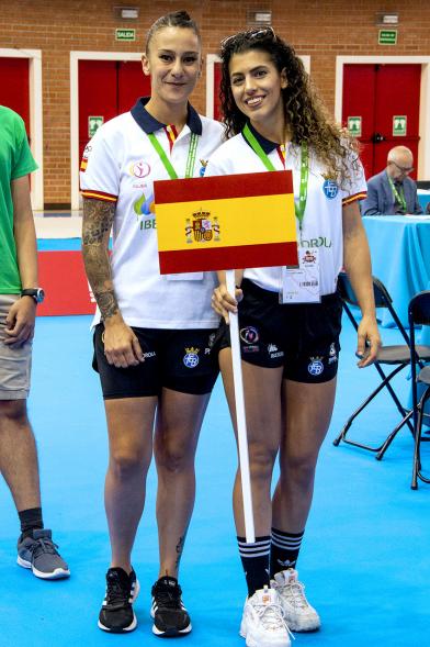 Inauguración Campeonato de Boxeo Amateur Femenino - Imagen de las boxeadoras españolas Jennifer Fernández y Laura Fuertes en un momento del desfile inaugural.