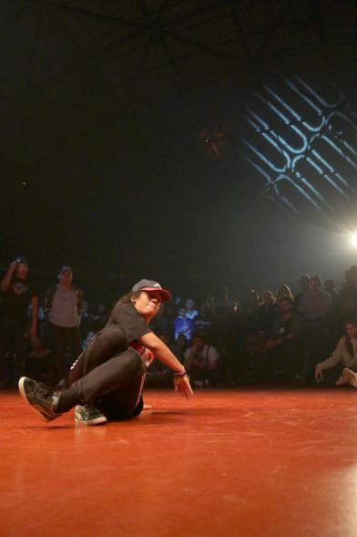Festival de Break Dance en La Esfera - Imagen de  una actuación de break dance.