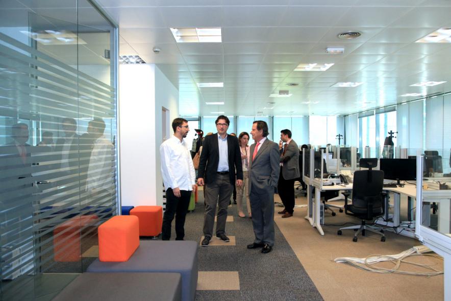 Visita a la Empresa Buguroo - Visita de las autoridades a la empresa Buguroo
