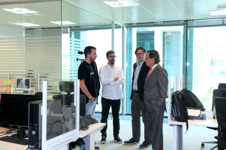 Visita a la Empresa Buguroo -  Visita de las autoridades a la empresa Buguroo
