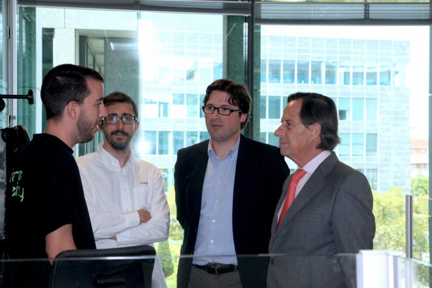 Visita a la Empresa Buguroo - Visita de las autoridades a la empresa Buguroo