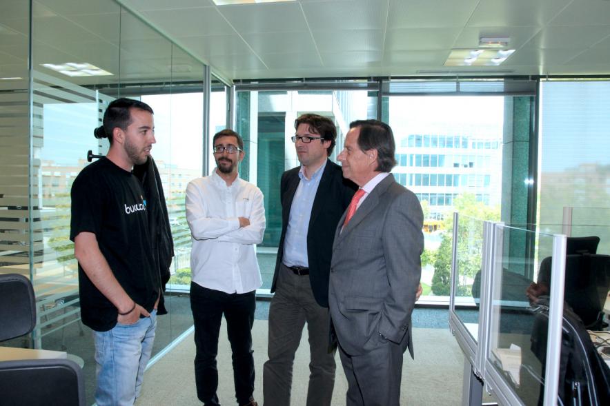 Visita a la Empresa Buguroo - Visita de las autoridades a la empresa Buguroo
