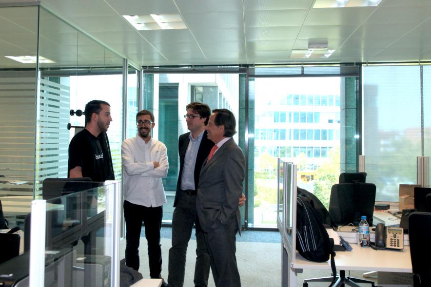 Visita a la Empresa Buguroo - Visita de las autoridades a la empresa Buguroo