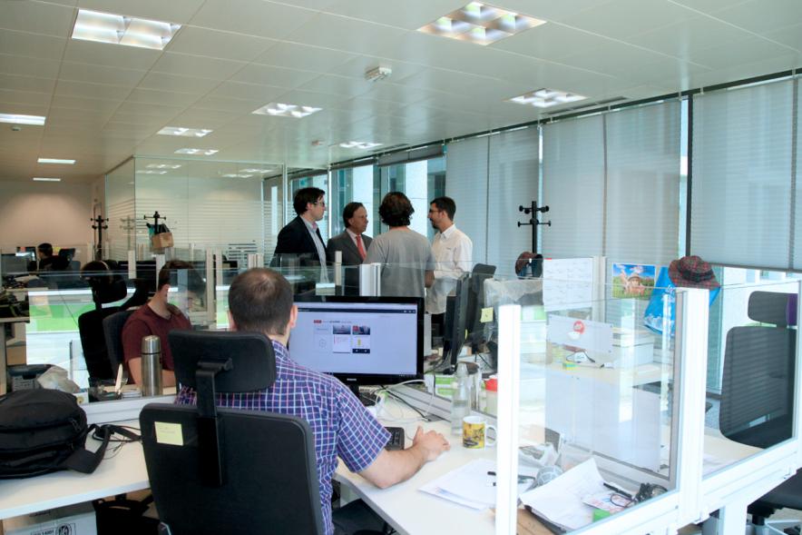Visita a la Empresa Buguroo - Visita de las autoridades a la empresa Buguroo 